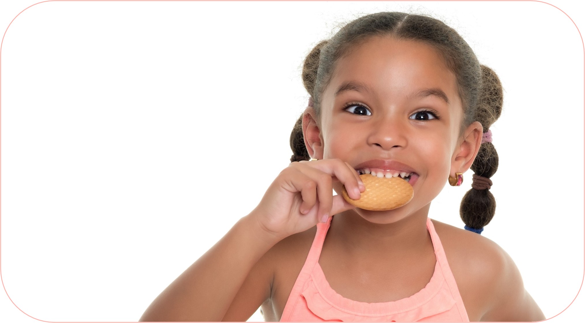 enfant mangeant cookie